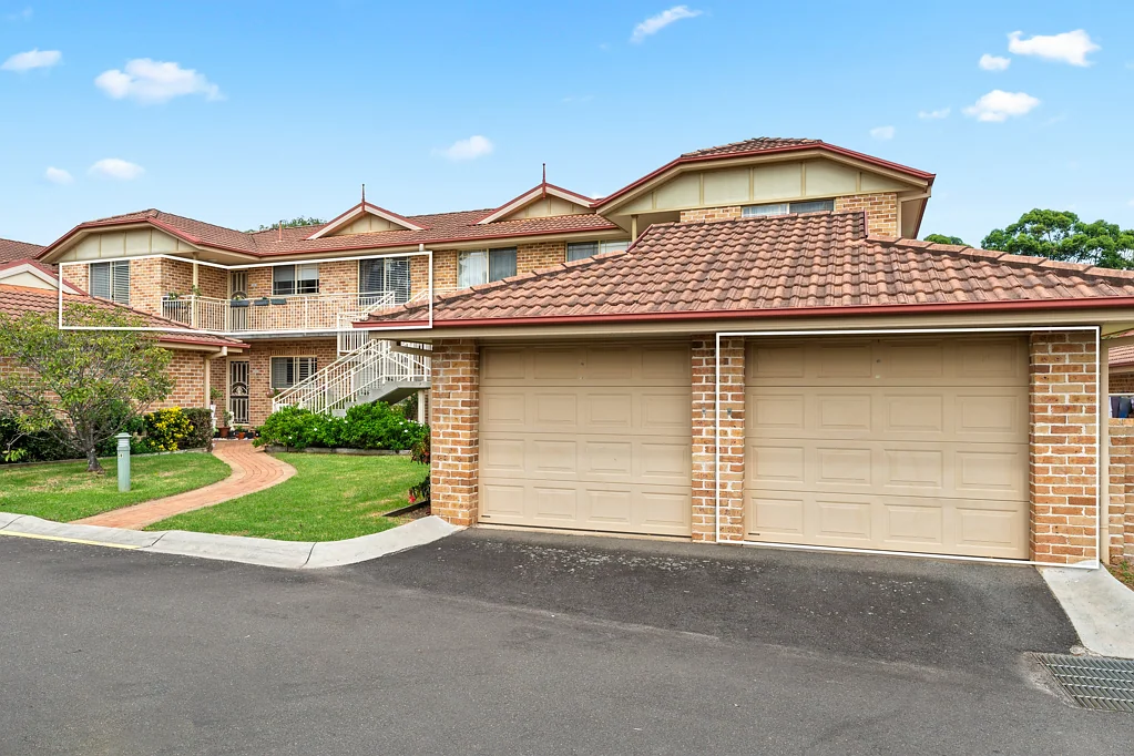 Dural 2غرفة نوم Introducing an Exceptional First Floor Unit with Garage at Mountainview Retreat Retirement Village!