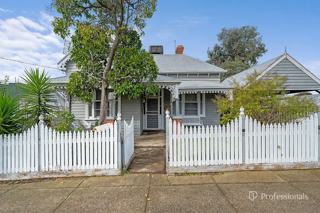 Maryborough 3Moenga Period Charm in Fantastic Location