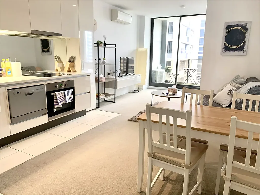 FULLY FURNISHED 3 to 6 months leases by Readyset Apartments