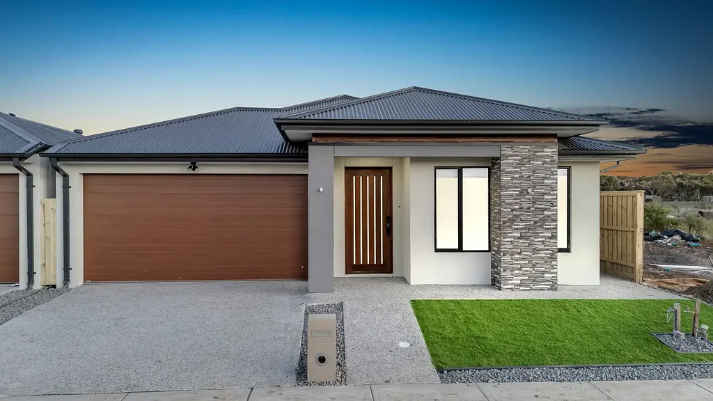 Tarneit 4房  Stylish North-Facing Family Home with Two Living Areas !!