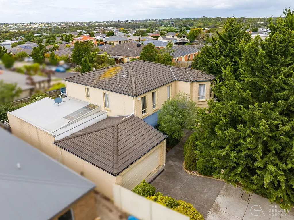 Highton 5房  Best value in Highton under $1M.