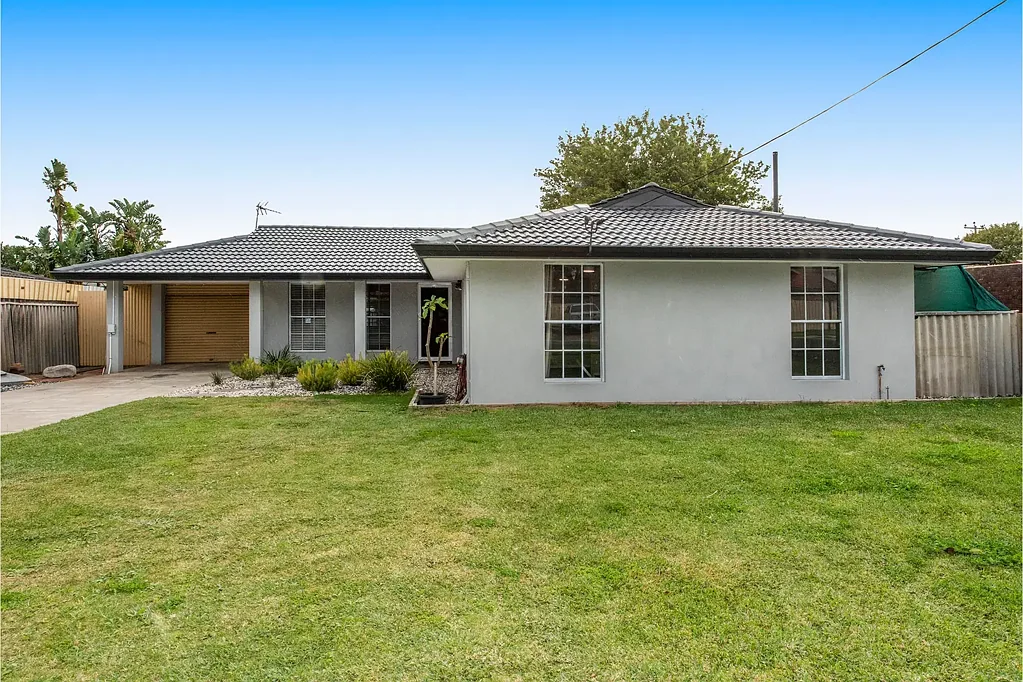 FABULOUS 4X2 WITH RENOVATIONS IN A CENTRAL AREA