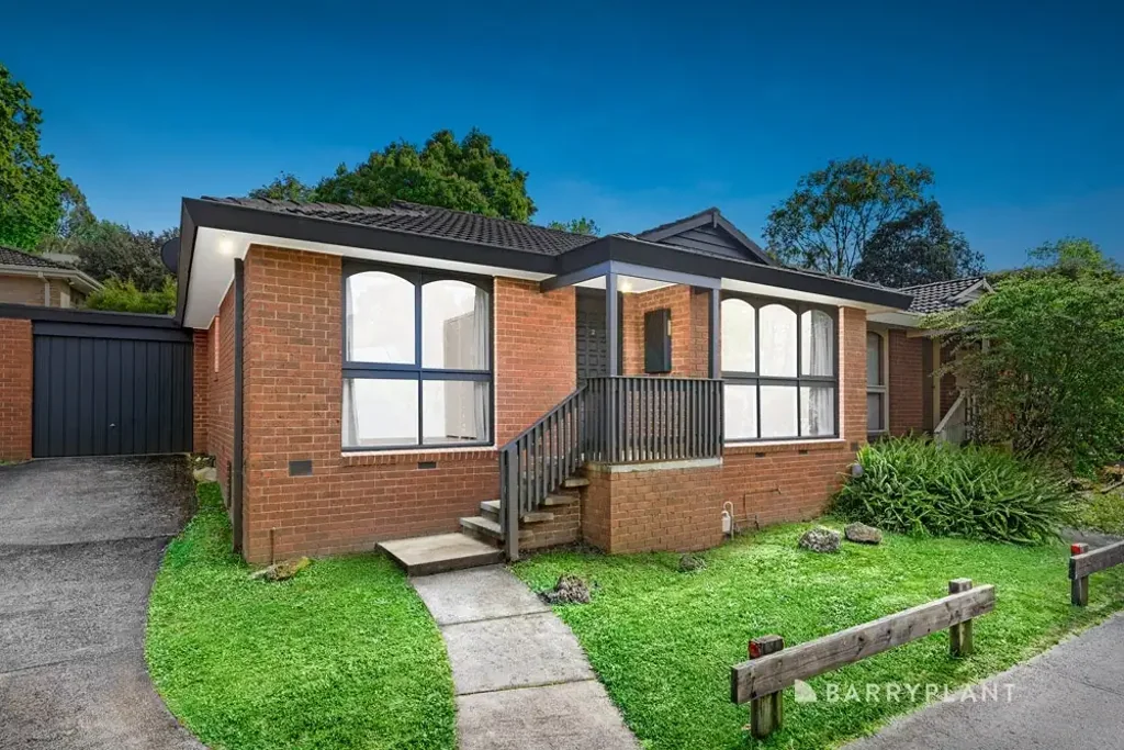 Heathmont 2 Bedroom Private, spacious & light-filled.