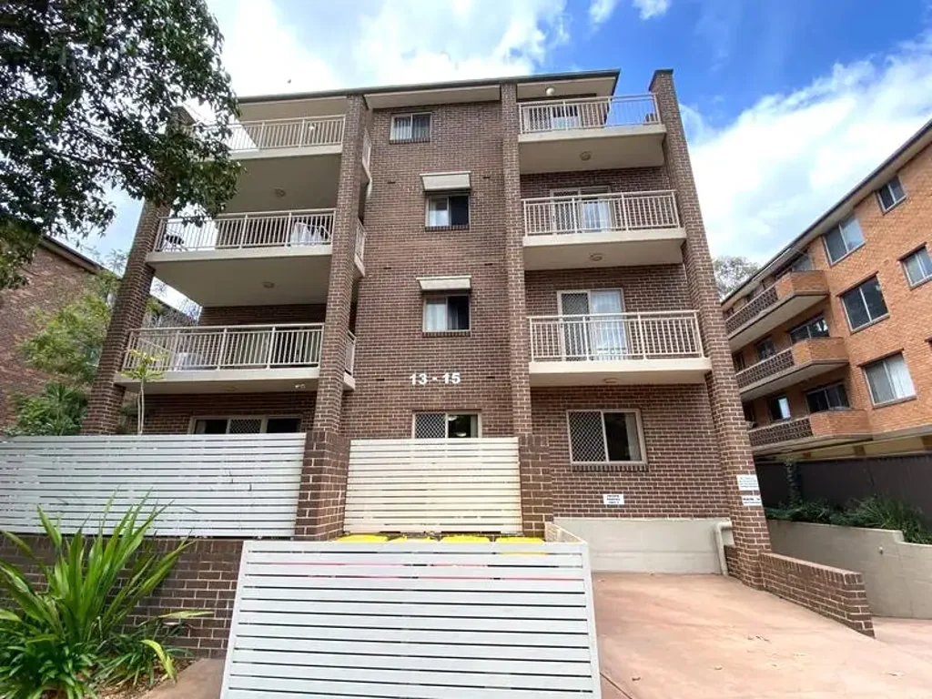 Immaculate Top-Floor Apartment with Modern Comforts