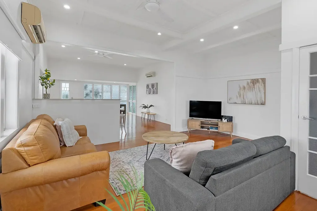 SPACIOUS FURNISHED HOUSE IN SOUGHT AFTER CAIRNS CITY!