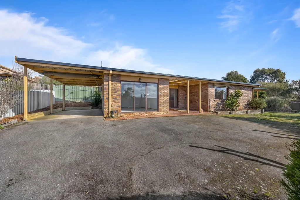 Ararat 2ਬੈੱਡਰੂਮ Elevated Outlook, Exceptional Location - Spacious West End Unit