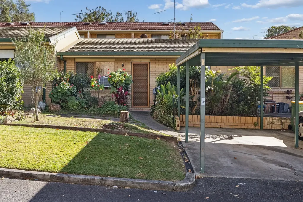Woodridge 2બેડરૂમ Charming Lowset Unit in the Heart of Woodridge – Low Body Corp, High Appeal!