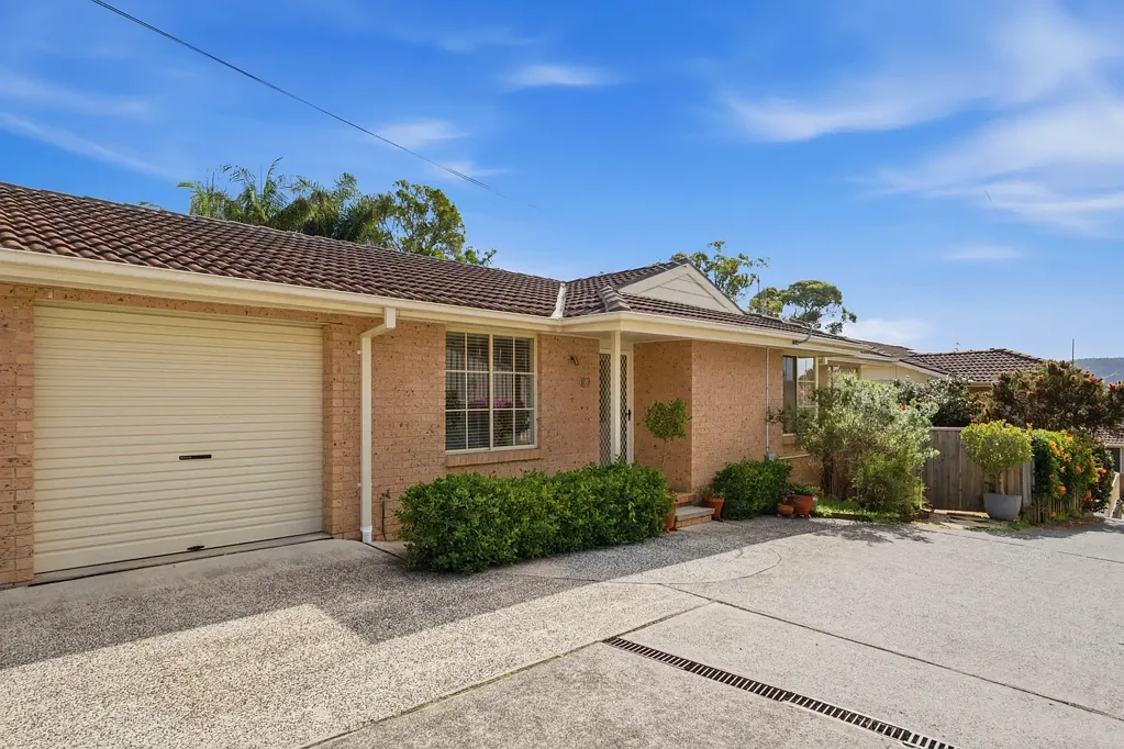 Point Clare 2房  Boutique Villa Living in a Quiet & Sunny Point Clare Setting