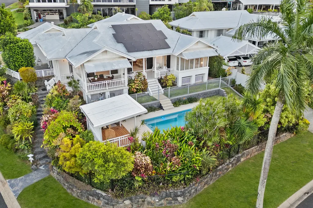 12 Strutton Place, Mooroobool, QLD 4870