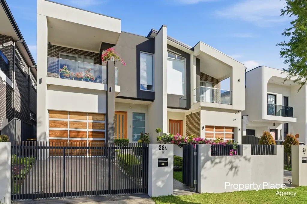 Revesby 4chambre Double Brick - Immaculately Presented