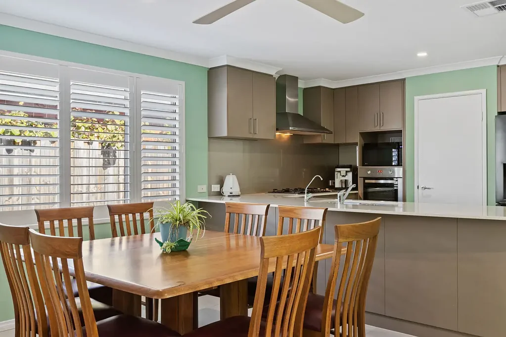 Yanchep 3कमरा Spacious Coastal Living with Parking for Four on a Bigger 462sqm Block!
