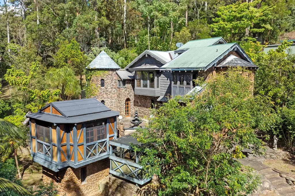 Tamborine Mountain 2침실 Castle Retreat - A Renovator's Fairytale
