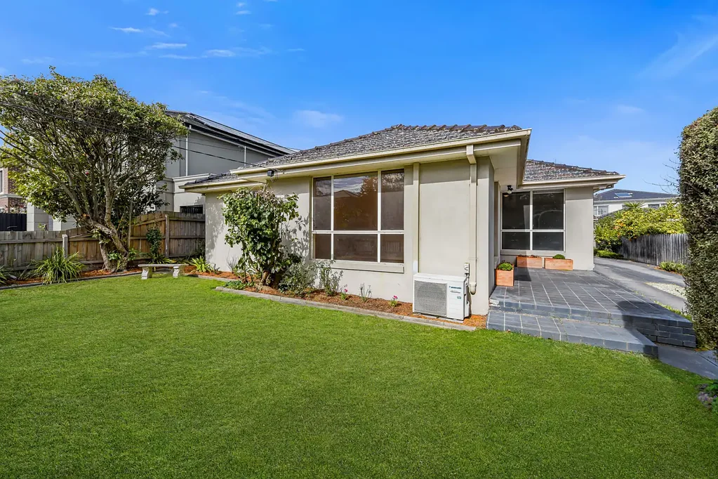 Immaculate Home in Prime Mount Waverley Position - MWSCSZ