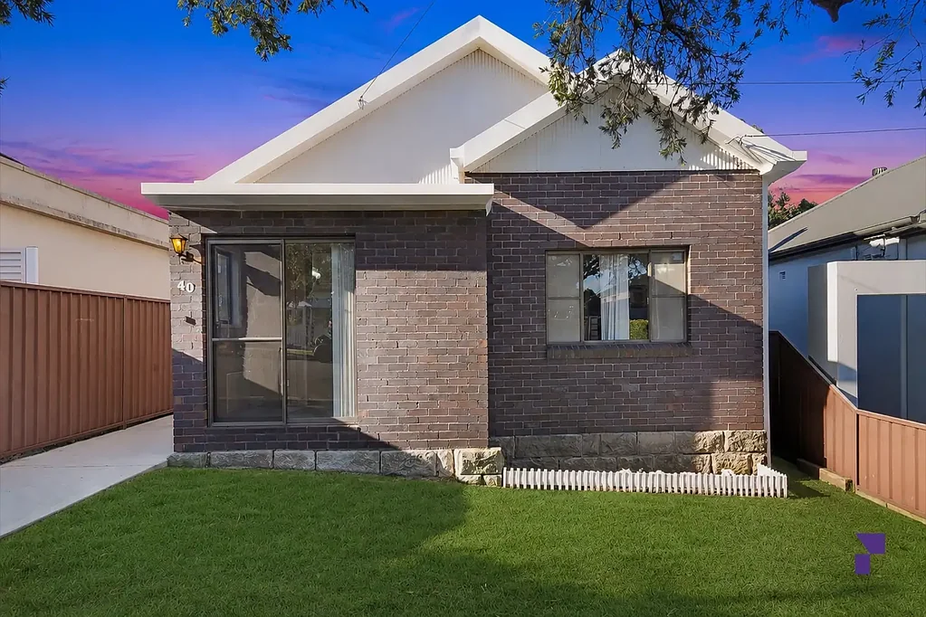 Belmore 3ห้องนอน Charming family home just 1.5km from Belmore Station and Shops