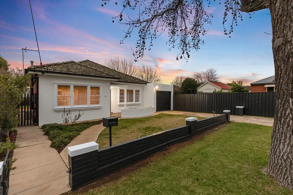 Turvey Park 4Zimmer Beautifully Renovated Family Living in the Heart of Turvey Park