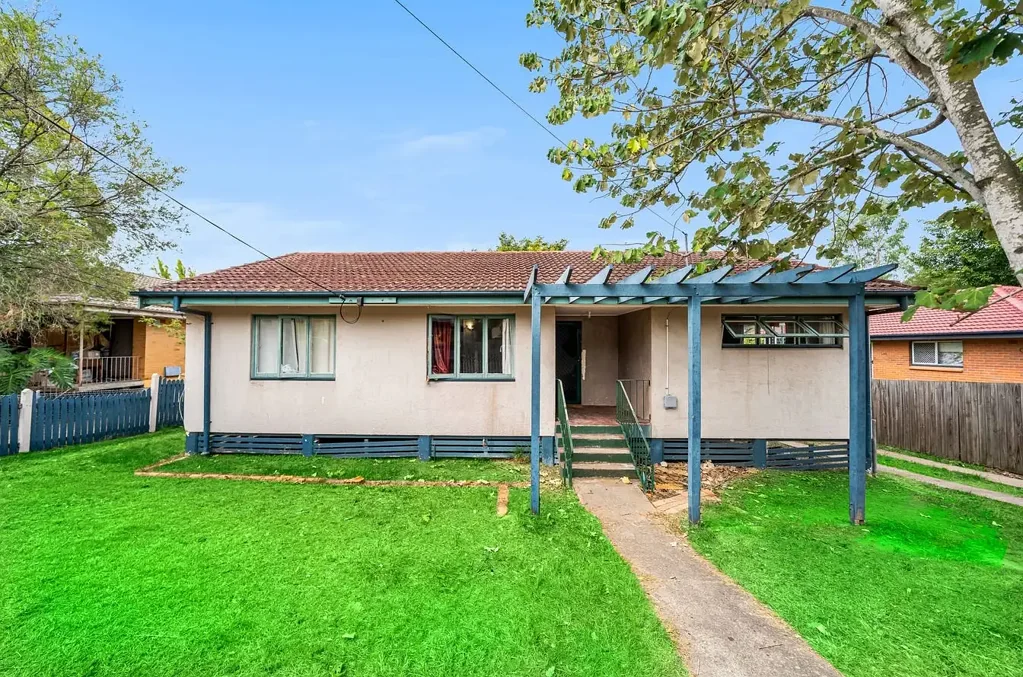 Charming Family Home with Spacious Yard in Convenient Riverview Location