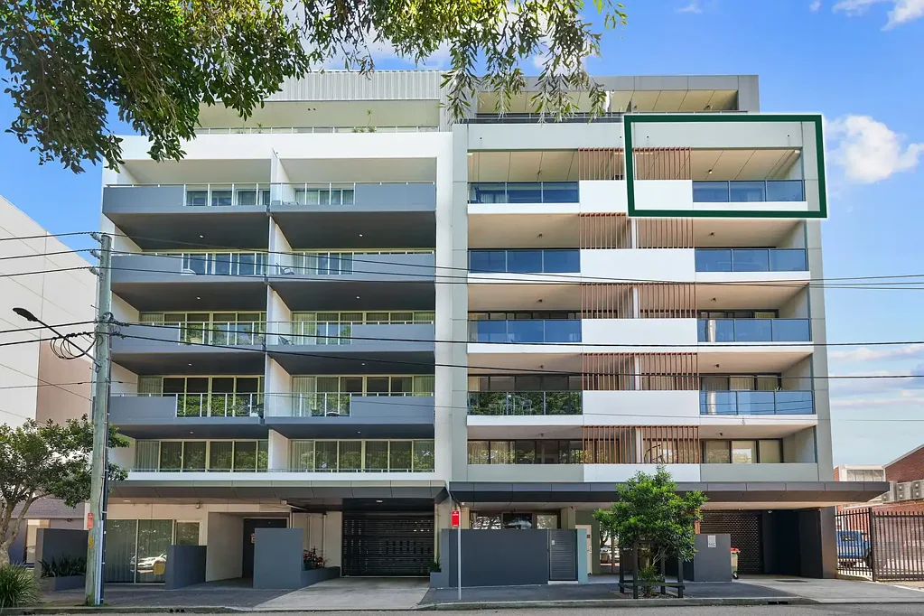 Newcastle West 2Kwarto Put simply, flawless presentation, expansive views, city & beaches by foot