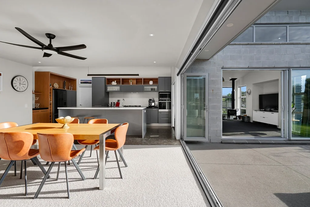 Whalers Gate 4房  Large, single level executive home