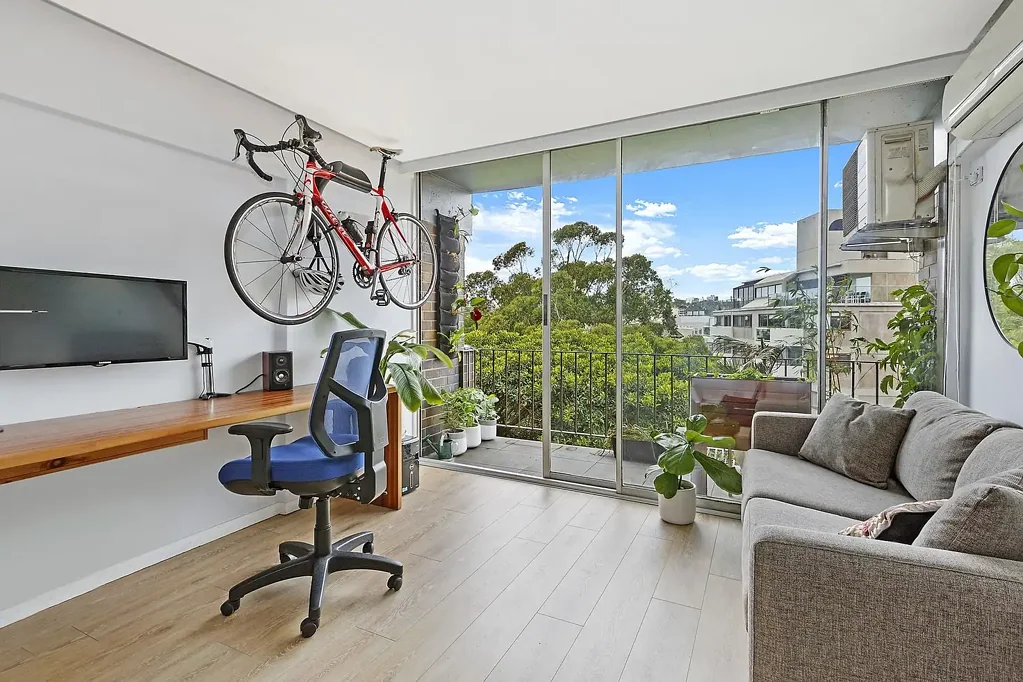 Top floor studio with leafy outlook