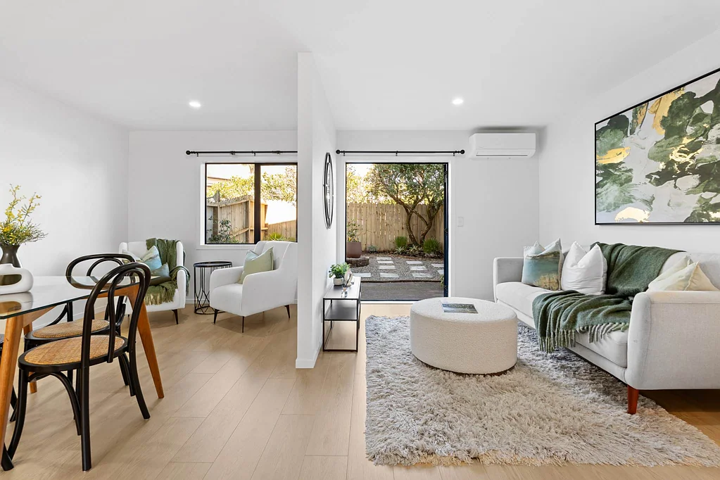 Oteha 2 Slaapkamer Fully Renovated & Sunny in RANGI Zone