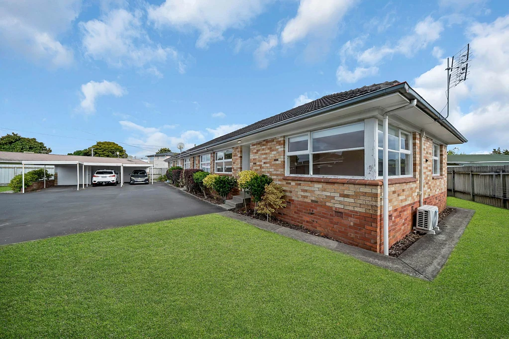 Papatoetoe 3 Bedroom Two bedrooms + Legal sleepout ensuites!