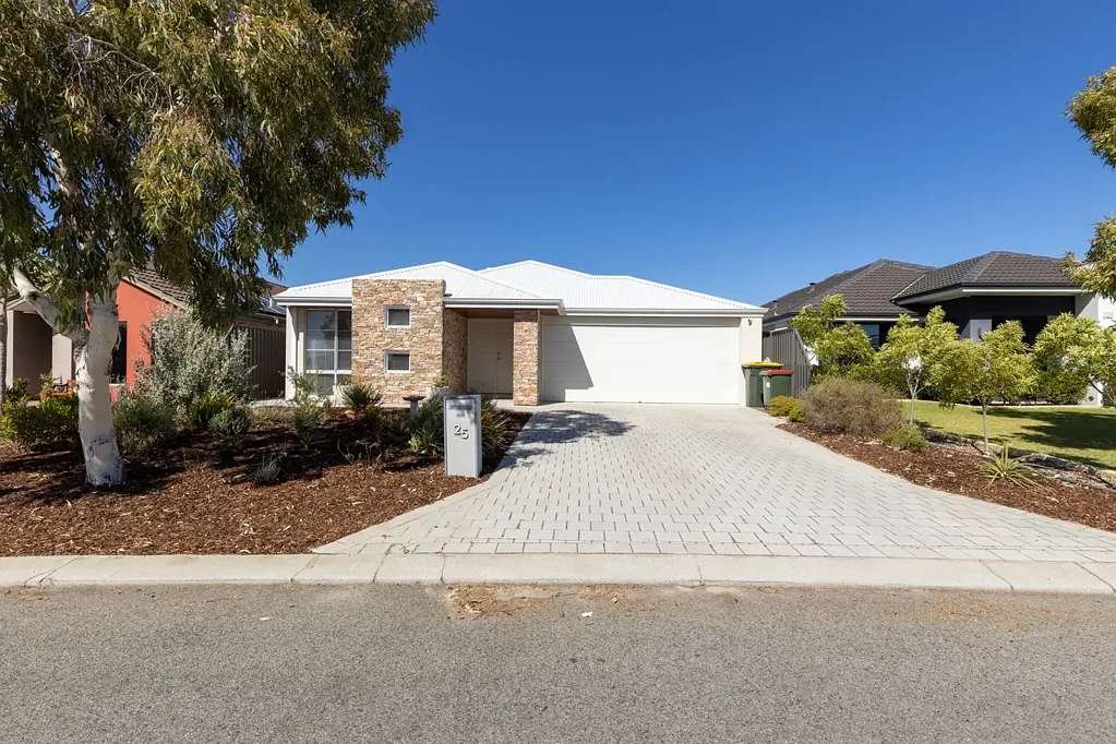 25 Greenfield Crescent, Caversham, WA 6055