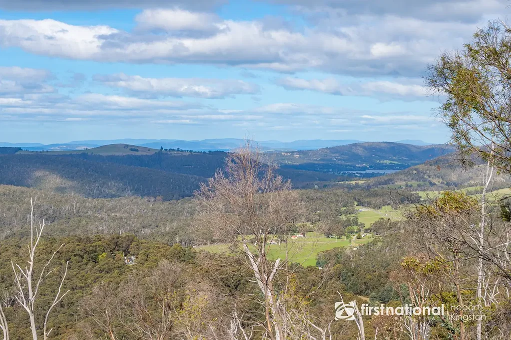 Lower Longley  A Rare Piece of Tasmania Perched on High