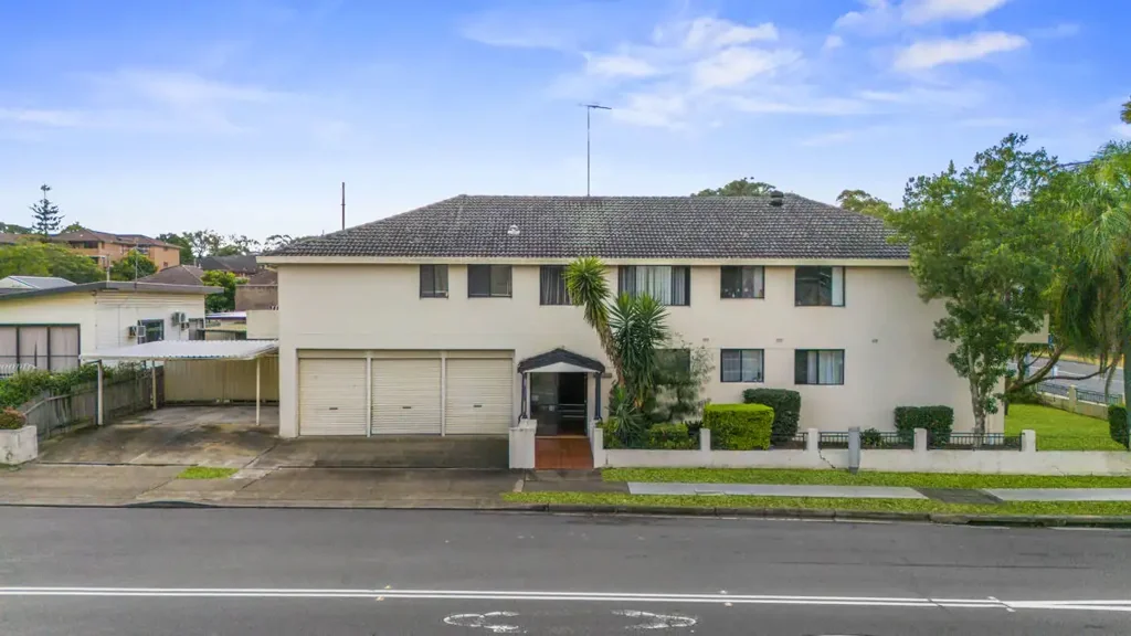 Merrylands 3房 底层安保公寓 实木地板铺设 全瓷砖卫生间 双排锁车库 步行可达公园车站购物中心 SUPREME CENTRAL LOCATION - OPEN TO VIEW SAT 16/05/2026 @ 10-10.30AM