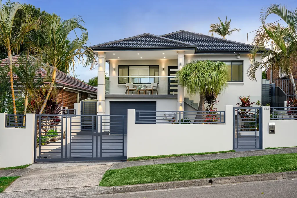 Kingsgrove 3कमरा SOPHISTICATED FAMILY LIVING & EXCEPTIONAL ENTERTAINING
