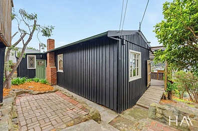 50 Roslyn Avenue, Kingston Beach, TAS 7050, 2 Bedrooms, 1 Bathrooms, House