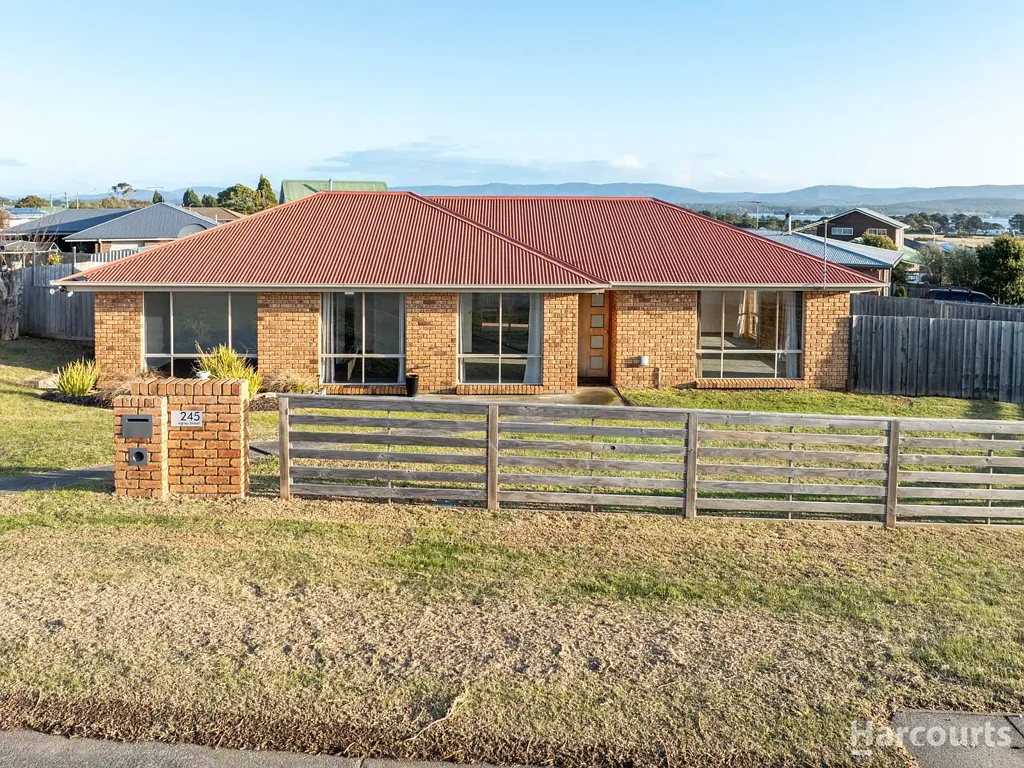 Spacious 3-Bedroom with Outdoor Entertaining Area.
