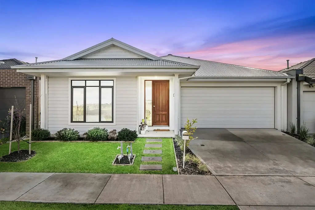 Armstrong Creek 3 Bedroom Neat, Pretty, Ideal Entry
