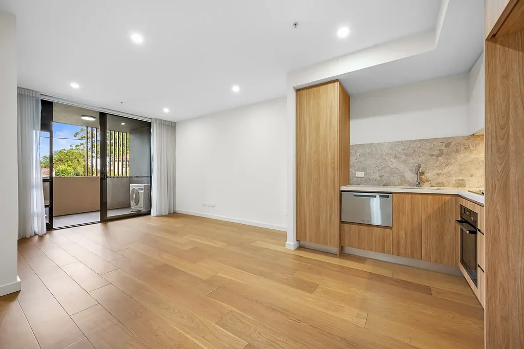 LEASED BY THOMAS ELLIOTT 0421 220 677