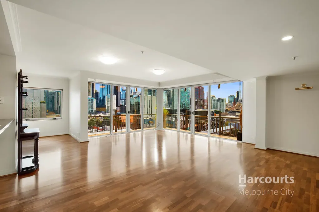 Supersized Apartment in Prime Location!