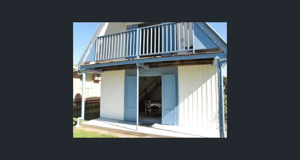 WALKING DISTANCE TO SHOPS, ESPLANADE AND BEACH