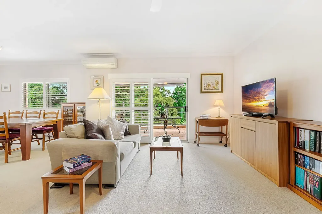 Waitara 2房 顶层视野开阔 树叶景观无遮挡 宽敞开放式起居 现代厨房储物足 两卧带浴缸 阳台享绿植 宁静便利双全 Peace, Position & Pure Convenience - Waitara's Hidden Gem!