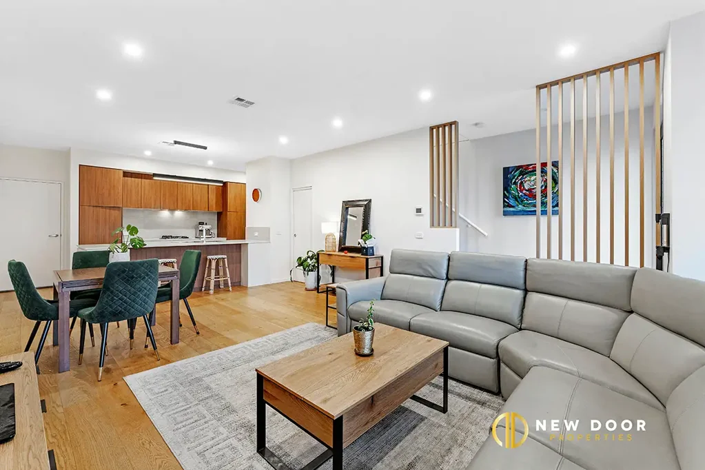 Luxury townhouse; opposite park!
