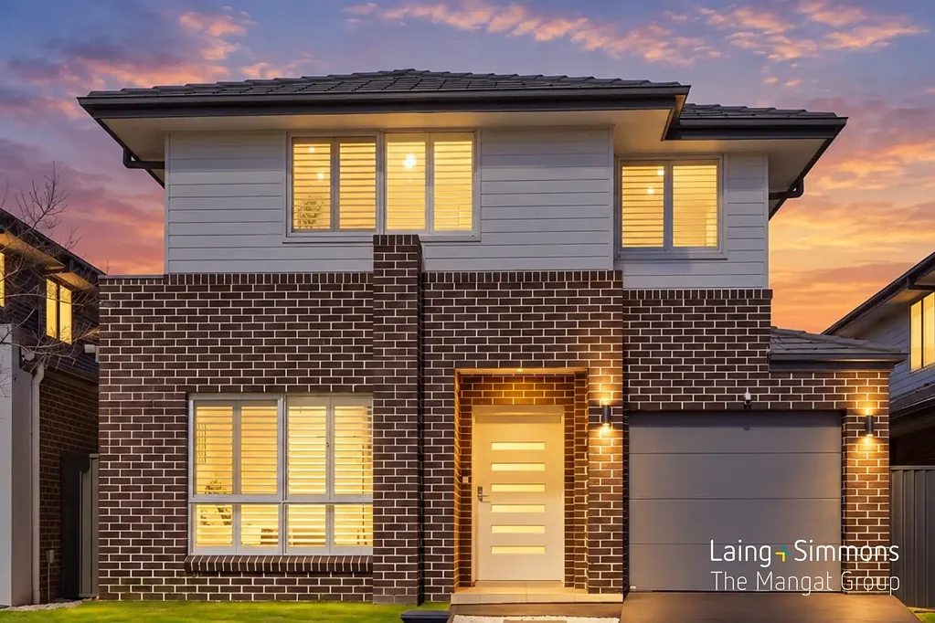 Marsden Park 6कमरा North-Facing Elegance | Light-Filled Living