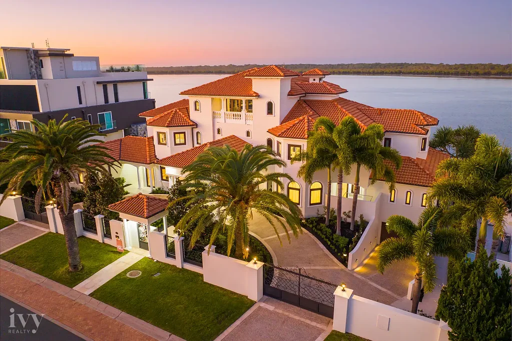 50-52 Knightsbridge Parade East, Paradise Point, QLD 4216