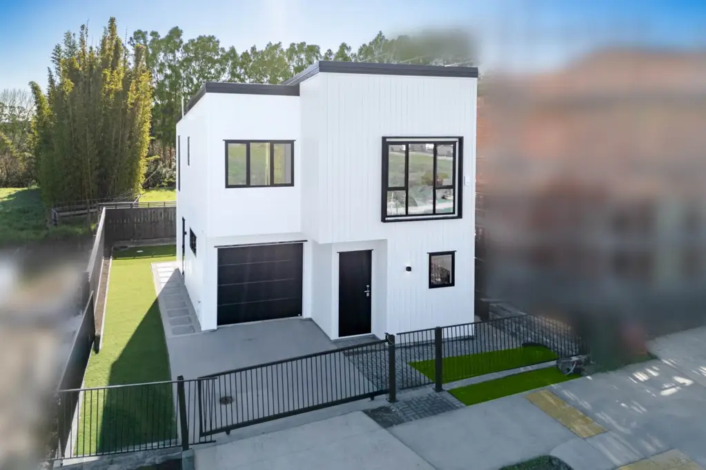Westgate 4Kwarto Standalone with Electric Sliding Gate