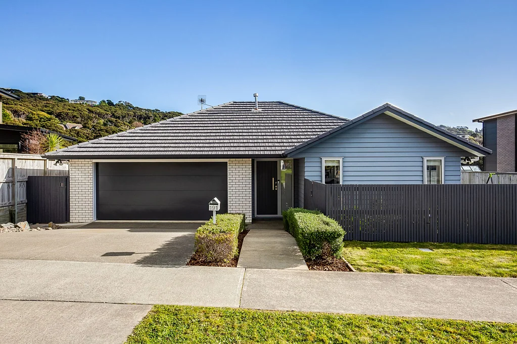 Whitby 4房  Australia bound owners - Auction