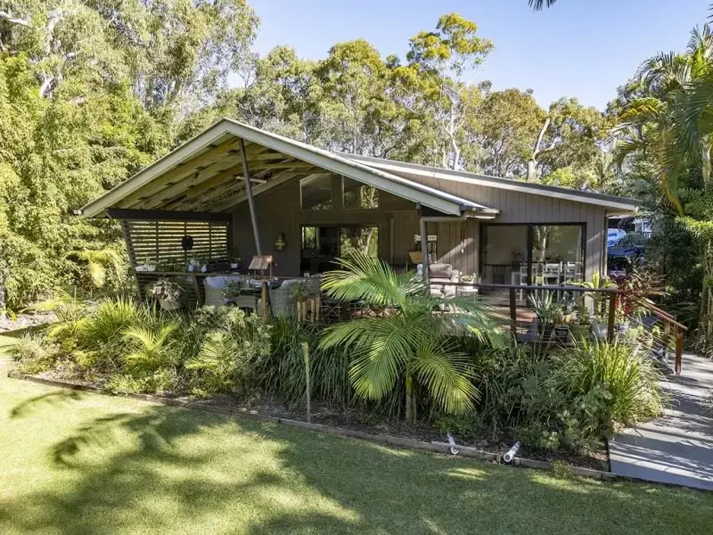 Cooloola Cove 3 Bedroom YOUR PRIVATE OASIS AWAITS!  FOR THE LOVERS OF CHARACTER, CHARM, PRIVACY AND SERENITY!
