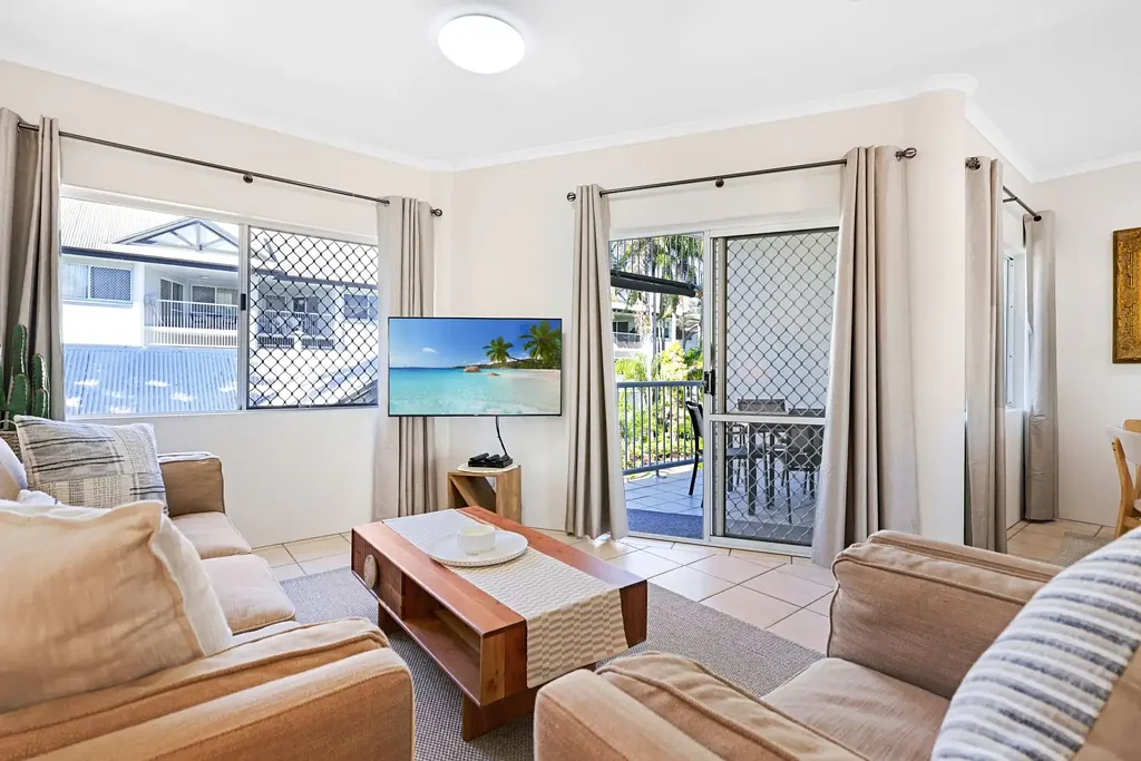 FULLY FURNISHED 2 BEDROOM CITY FRINGE UNIT