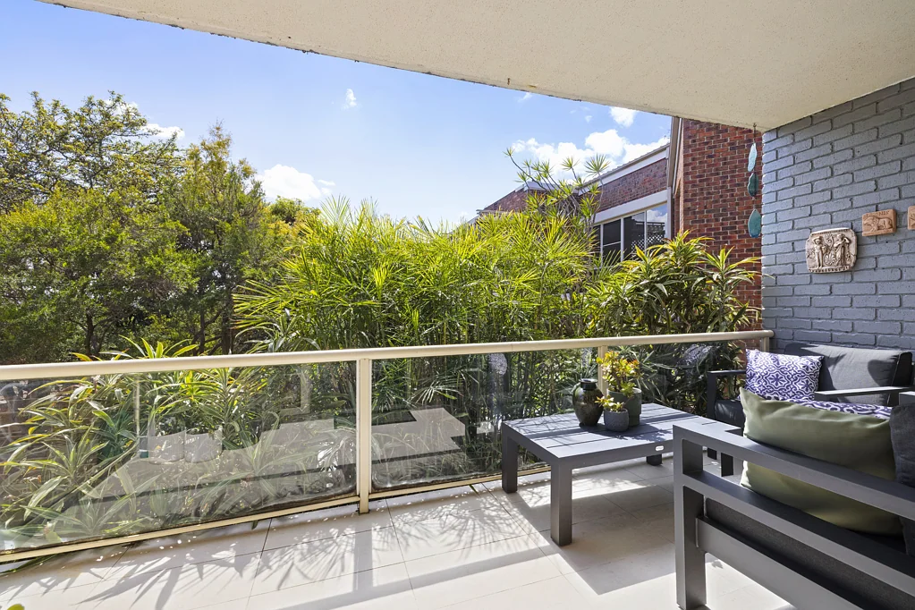 Fairlight 2Kwarto North-facing apartment with dedicated home office and leafy seclusion