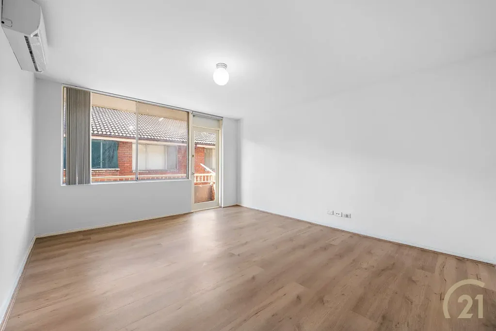 Fairfield 2房 翻新精良公寓 2卧带柜 主浴洗衣 厨餐一体 明亮起居 车库储物 地段便利 READY TO MOVE IN OR THE PERFECT INVESTMENT OPPORTUNITY