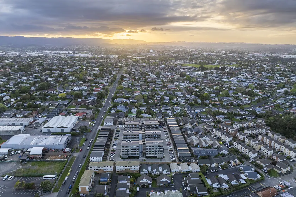 Te Atatu South 2房  Discover Modern Urban Living in Te Atatu South