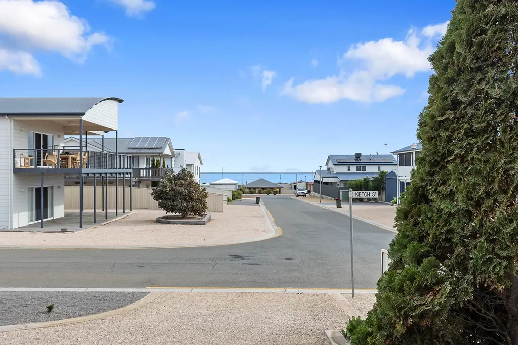 Port Victoria 4房  Immaculate Coastal Home with Sea Views