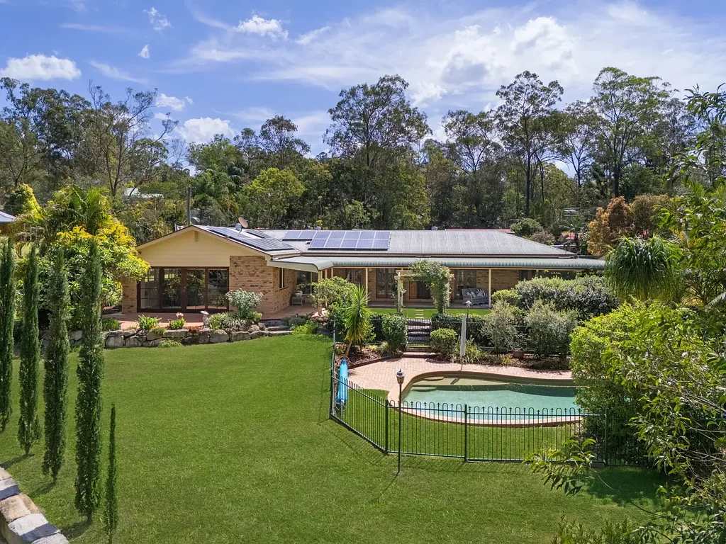 4 Kirkston Place, Pine Mountain, QLD 4306