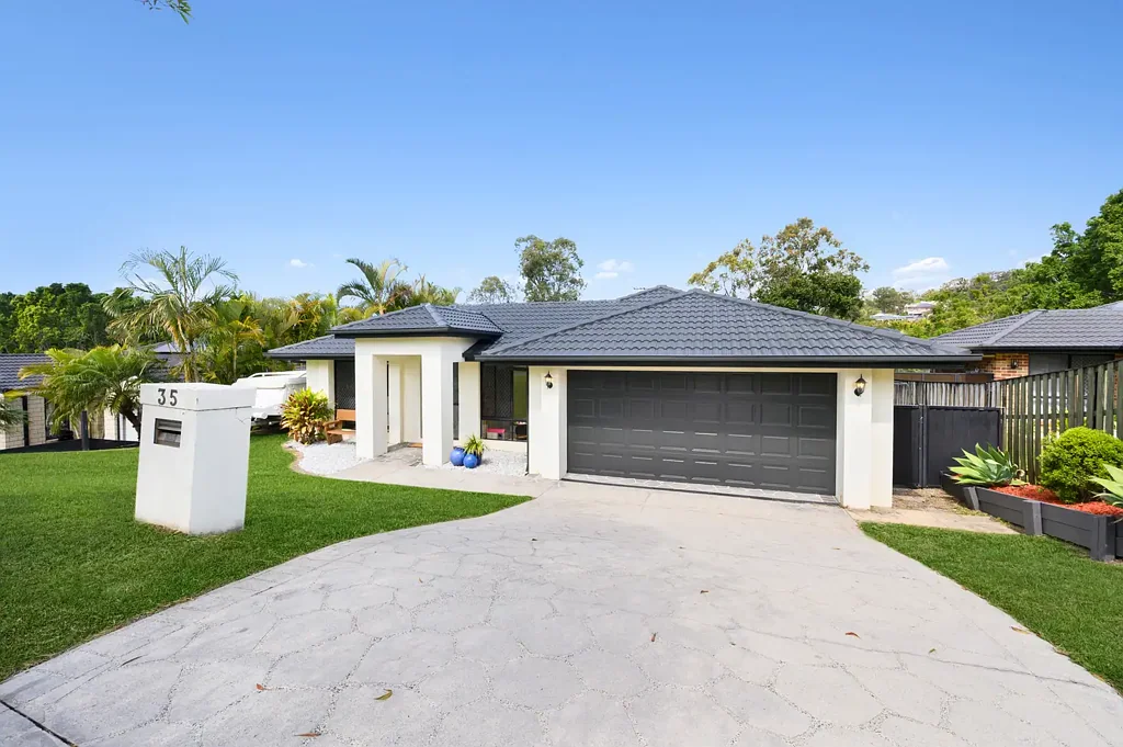 Pacific Pines 4房  Private Family Retreat With Firepit Terrace & Reserve Outlook!