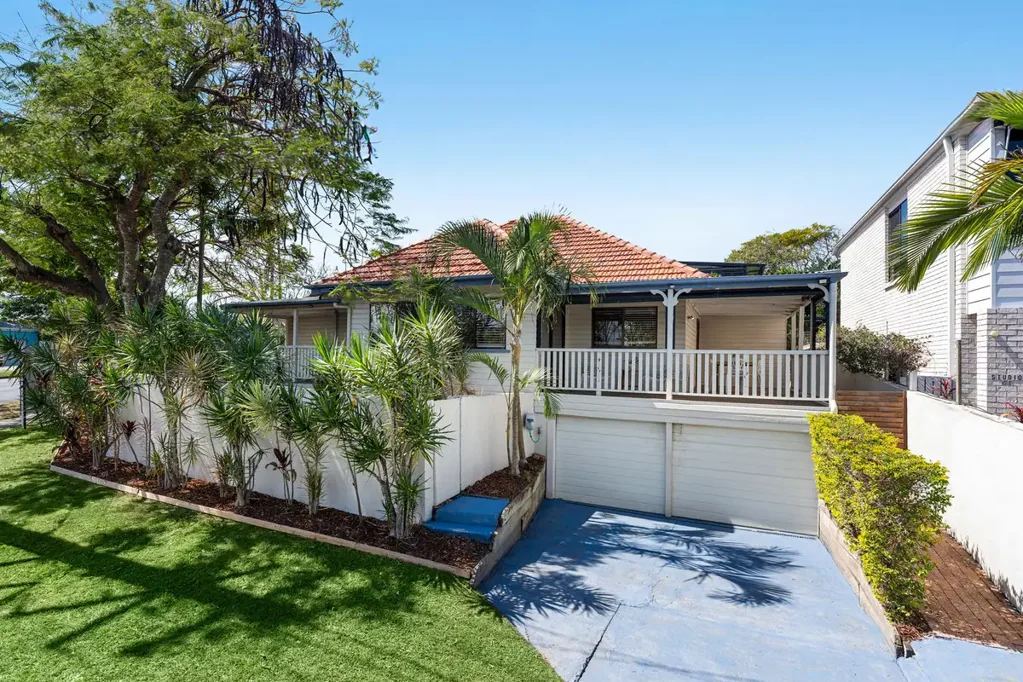 Wynnum West 3Zimmer Private Corner Living Designed for Family Life